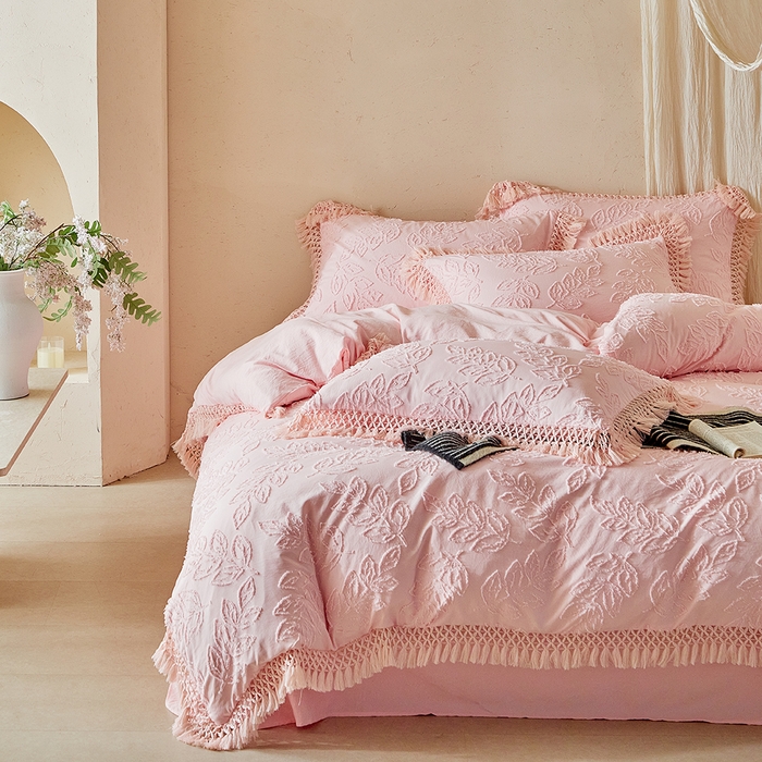 91家纺网 家纺一手货源 找家纺 缘生活 2026春夏新款民宿立体剪花蝴蝶结流苏四件套 剪花落叶流苏粉色