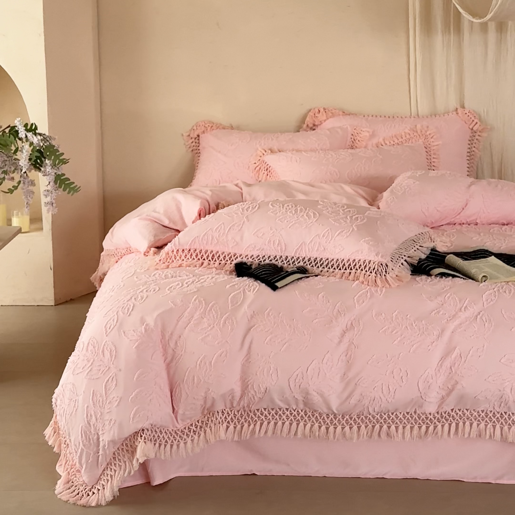 91家纺网 家纺一手货源 找家纺 缘生活 2026春夏新款民宿立体剪花蝴蝶结流苏四件套 剪花落叶流苏粉色