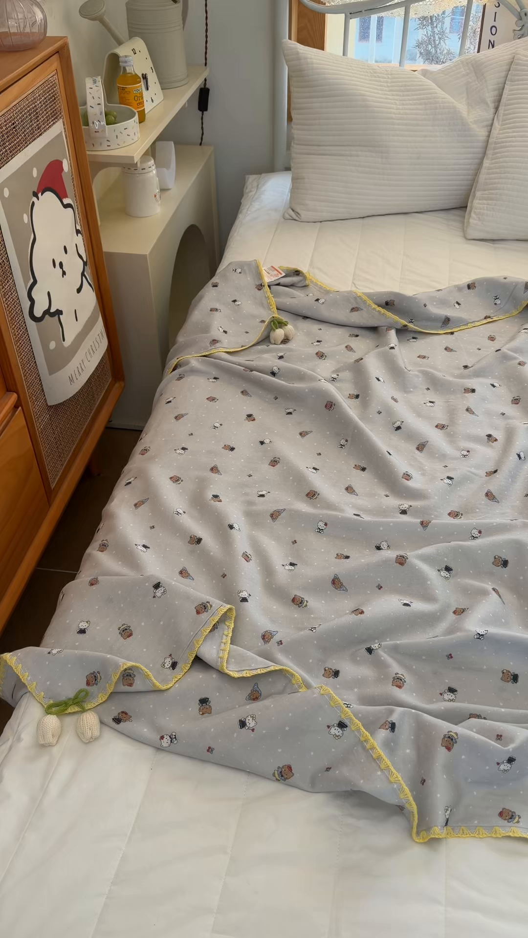 91家纺网 家纺一手货源 找家纺 潮邦创意家居 2026新A类全棉双层纱三角针四角郁金香吊坠盖毯—郁金纱语系列【含A类检测报告】 萌趣猫