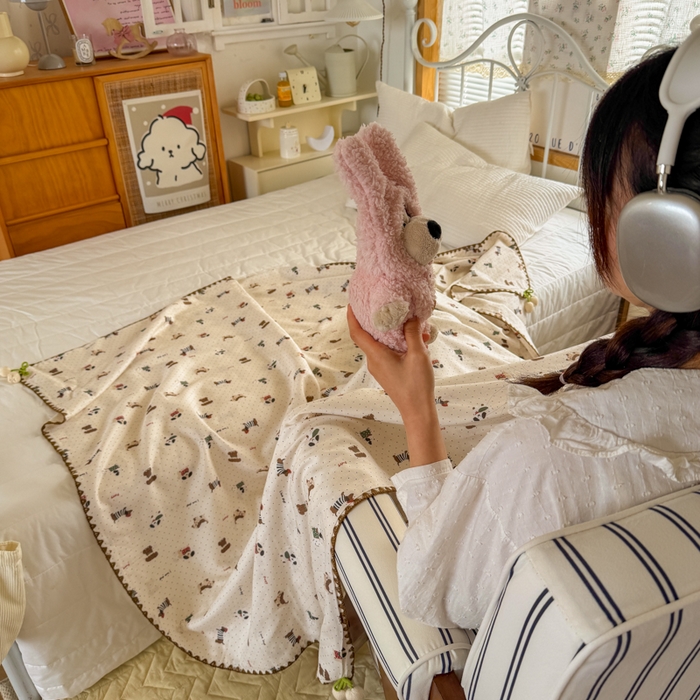 91家纺网 家纺一手货源 找家纺 潮邦创意家居 2026新A类全棉双层纱三角针四角郁金香吊坠盖毯—郁金纱语系列【含A类检测报告】 暖棉汪趣