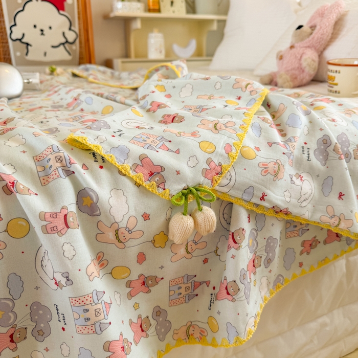 91家纺网 家纺一手货源 找家纺 潮邦创意家居 2026新A类全棉双层纱三角针四角郁金香吊坠盖毯—郁金纱语系列【含A类检测报告】 气球小兔