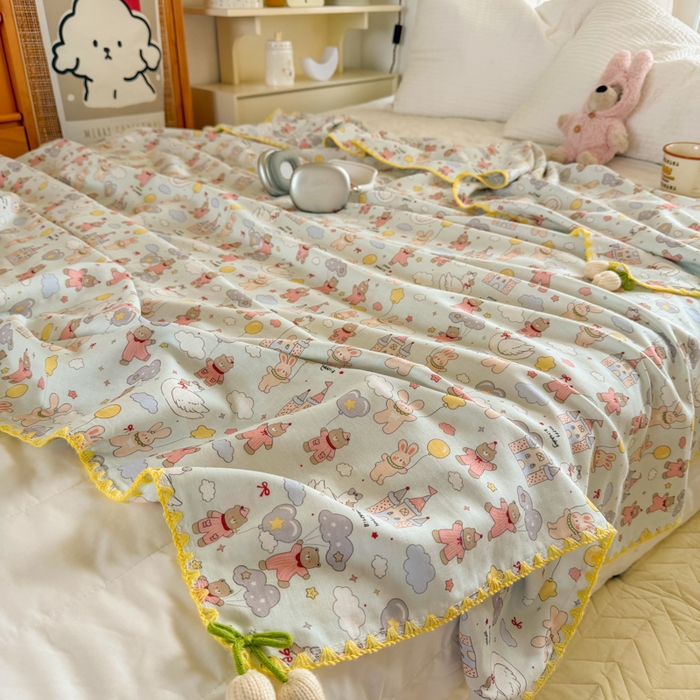 91家纺网 家纺一手货源 找家纺 潮邦创意家居 2026新A类全棉双层纱三角针四角郁金香吊坠盖毯—郁金纱语系列【含A类检测报告】 气球小兔