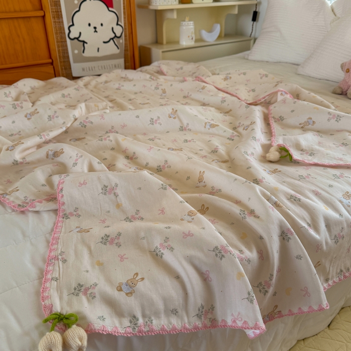 91家纺网 家纺一手货源 找家纺 潮邦创意家居 2026新A类全棉双层纱三角针四角郁金香吊坠盖毯—郁金纱语系列【含A类检测报告】 睡兔