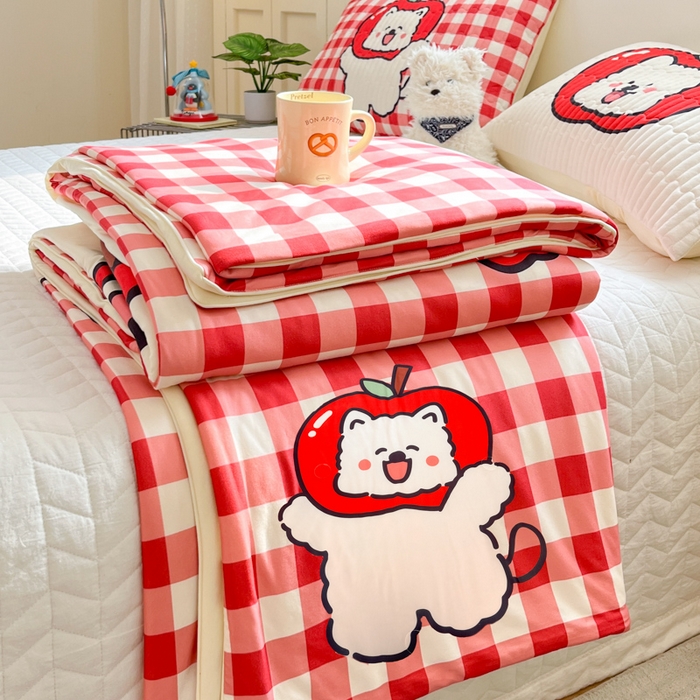 91家纺网 家纺一手货源 找家纺 大彩家居 2026新款针织夏被床盖四件套 红果啵啵狗