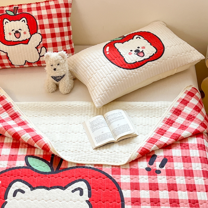 91家纺网 家纺一手货源 找家纺 大彩家居 2026新款针织夏被床盖四件套 红果啵啵狗