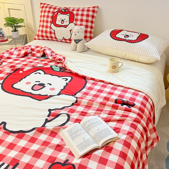 91家纺网 家纺一手货源 找家纺 大彩家居 2026新款针织夏被床盖四件套 红果啵啵狗