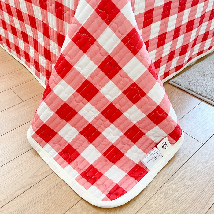 91家纺网 家纺一手货源 找家纺 大彩家居 2026新款针织夏被床盖四件套 红果啵啵狗