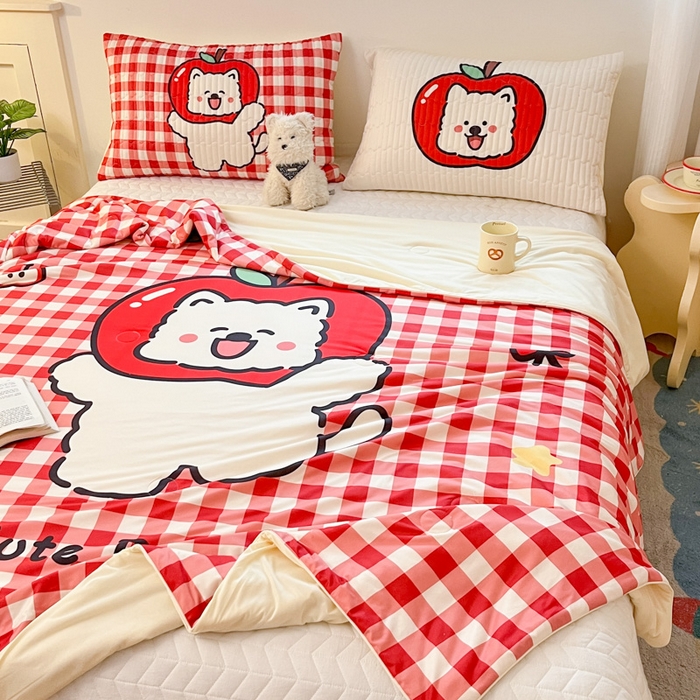 91家纺网 家纺一手货源 找家纺 大彩家居 2026新款针织夏被床盖四件套 红果啵啵狗