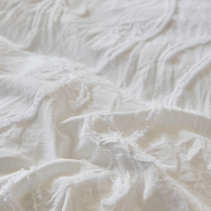 91家纺网 家纺一手货源 找家纺 缘生活 2026春夏新款民宿立体剪花蝴蝶结流苏四件套 剪花竖条纹蝴蝶结流苏本白