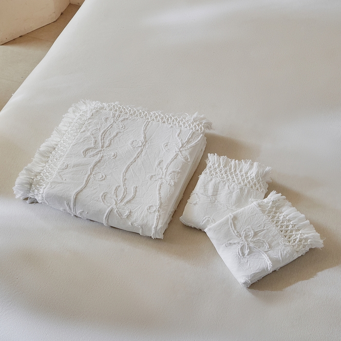 91家纺网 家纺一手货源 找家纺 缘生活 2026春夏新款民宿立体剪花蝴蝶结流苏四件套 剪花竖条纹蝴蝶结流苏本白