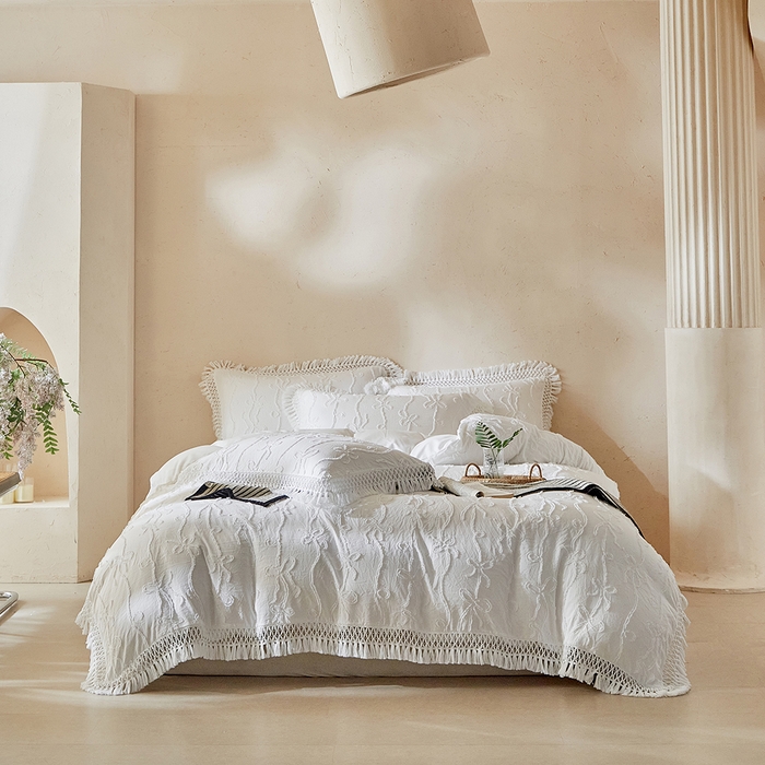 91家纺网 家纺一手货源 找家纺 缘生活 2026春夏新款民宿立体剪花蝴蝶结流苏四件套 剪花竖条纹蝴蝶结流苏本白