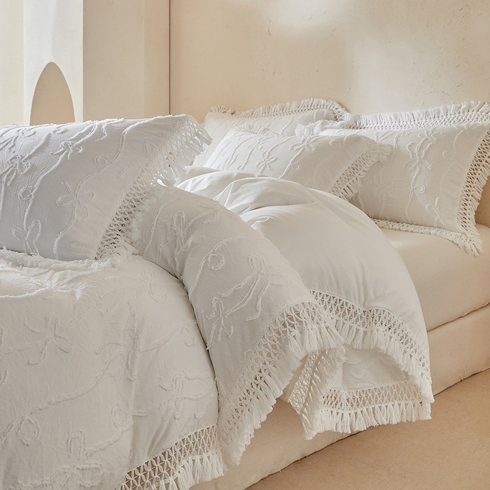 91家纺网 家纺一手货源 找家纺 缘生活 2026春夏新款民宿立体剪花蝴蝶结流苏四件套 剪花竖条纹蝴蝶结流苏本白