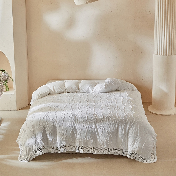 91家纺网 家纺一手货源 找家纺 缘生活 2026春夏新款民宿立体剪花蝴蝶结流苏四件套 剪花竖条纹蝴蝶结流苏本白