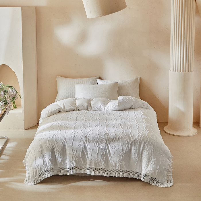 91家纺网 家纺一手货源 找家纺 缘生活 2026春夏新款民宿立体剪花蝴蝶结流苏四件套 剪花竖条纹蝴蝶结流苏本白