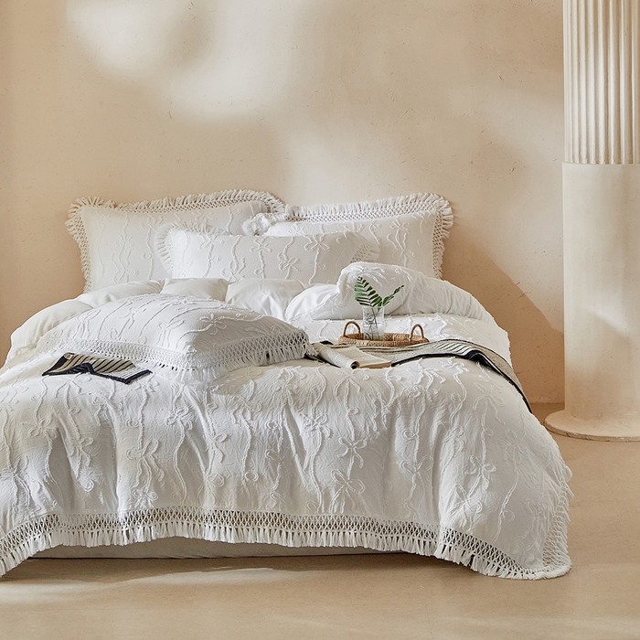 91家纺网 家纺一手货源 找家纺 缘生活 2026春夏新款民宿立体剪花蝴蝶结流苏四件套 剪花竖条纹蝴蝶结流苏本白