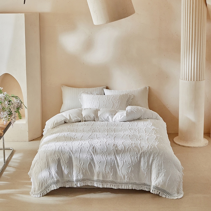 91家纺网 家纺一手货源 找家纺 缘生活 2026春夏新款民宿立体剪花蝴蝶结流苏四件套 剪花竖条纹蝴蝶结流苏本白