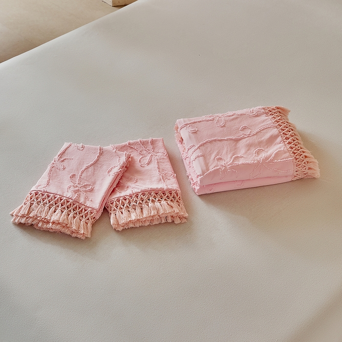 91家纺网 家纺一手货源 找家纺 缘生活 2026春夏新款民宿立体剪花蝴蝶结流苏四件套 剪花竖条纹蝴蝶结流苏粉色