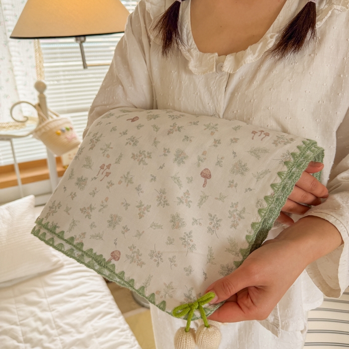 91家纺网 家纺一手货源 找家纺 潮邦创意家居 2026新A类全棉双层纱三角针四角郁金香吊坠盖毯—郁金纱语系列【含A类检测报告】 素色林间