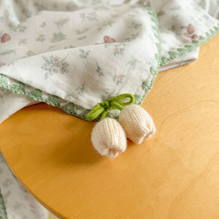 91家纺网 家纺一手货源 找家纺 潮邦创意家居 2026新A类全棉双层纱三角针四角郁金香吊坠盖毯—郁金纱语系列【含A类检测报告】 素色林间