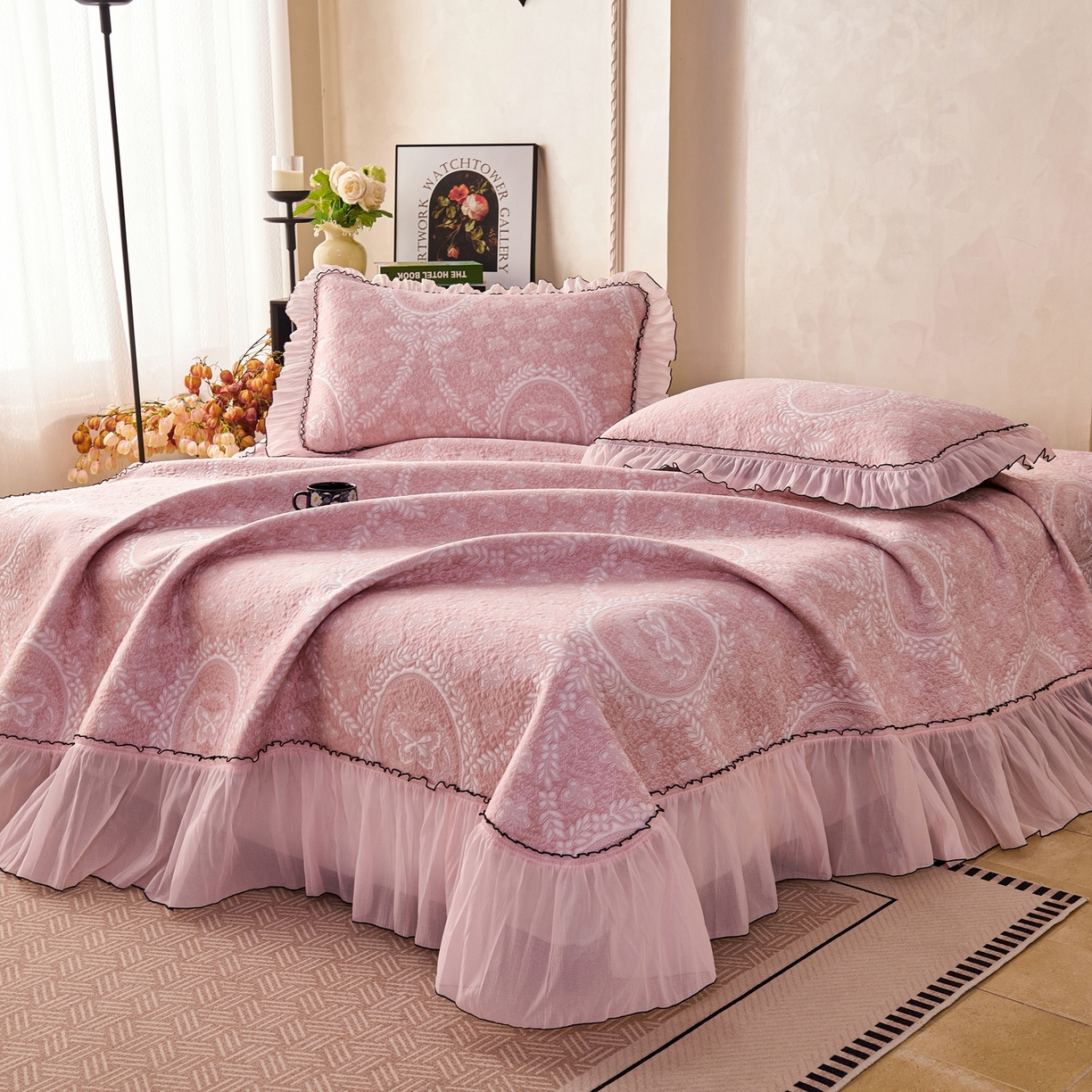 91家纺网 家纺一手货源 找家纺 （总）席之家 2026新款PE乙纶冰豆豆双色提花床裙款三件套-蝶舞花间