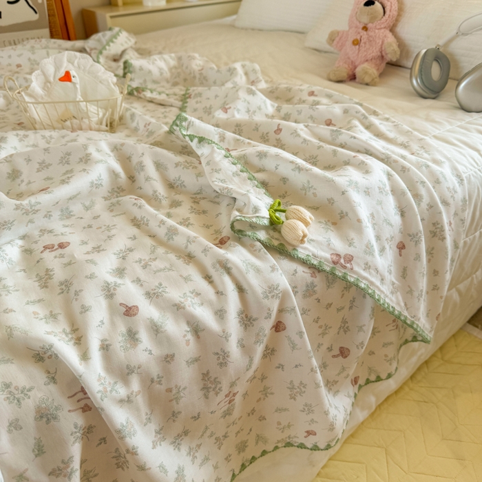 91家纺网 家纺一手货源 找家纺 潮邦创意家居 2026新A类全棉双层纱三角针四角郁金香吊坠盖毯—郁金纱语系列【含A类检测报告】 素色林间