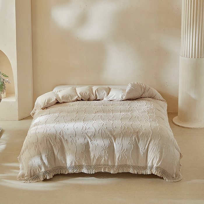 91家纺网 家纺一手货源 找家纺 缘生活 2026春夏新款民宿立体剪花蝴蝶结流苏四件套 剪花竖条纹蝴蝶结流苏卡其