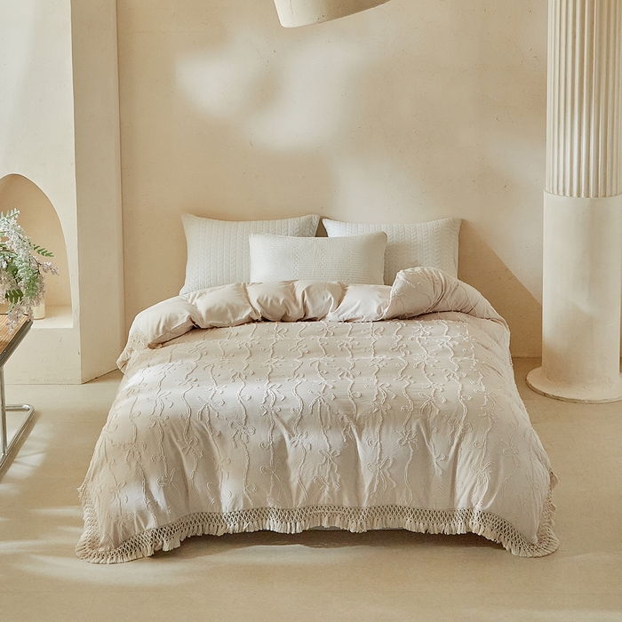 91家纺网 家纺一手货源 找家纺 缘生活 2026春夏新款民宿立体剪花蝴蝶结流苏四件套 剪花竖条纹蝴蝶结流苏卡其