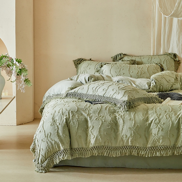 91家纺网 家纺一手货源 找家纺 缘生活 2026春夏新款民宿立体剪花蝴蝶结流苏四件套 剪花竖条纹蝴蝶结流苏抹茶绿