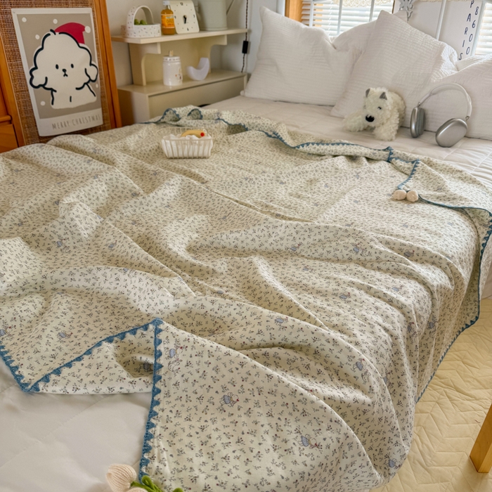 91家纺网 家纺一手货源 找家纺 潮邦创意家居 2026新A类全棉双层纱三角针四角郁金香吊坠盖毯—郁金纱语系列【含A类检测报告】 碎花小兔