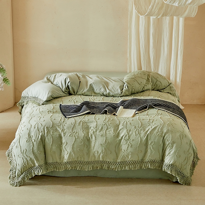 91家纺网 家纺一手货源 找家纺 缘生活 2026春夏新款民宿立体剪花蝴蝶结流苏四件套 剪花竖条纹蝴蝶结流苏抹茶绿