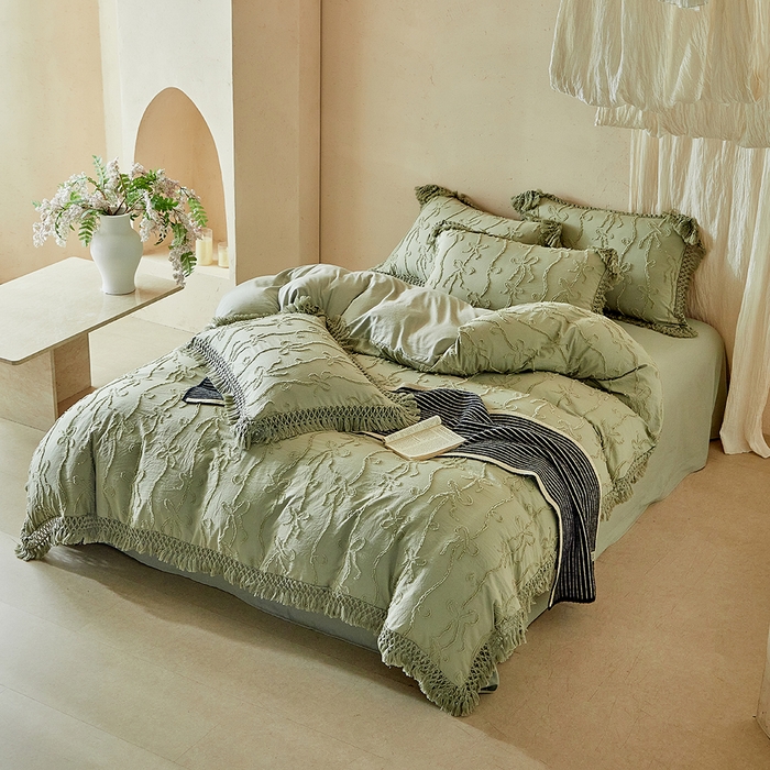 91家纺网 家纺一手货源 找家纺 缘生活 2026春夏新款民宿立体剪花蝴蝶结流苏四件套 剪花竖条纹蝴蝶结流苏抹茶绿