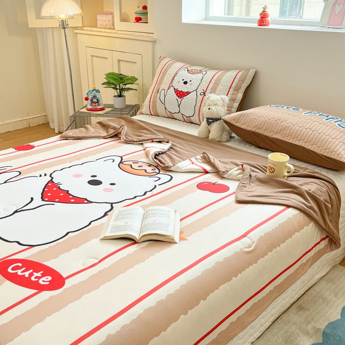 91家纺网 家纺一手货源 找家纺 大彩家居 2026新款针织夏被床盖四件套 燕麦拿铁熊