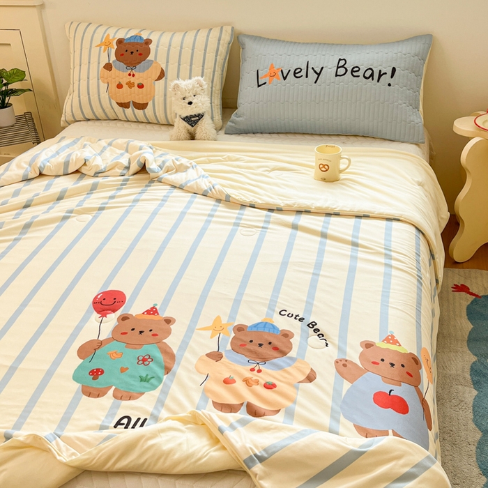 91家纺网 家纺一手货源 找家纺 大彩家居 2026新款针织夏被床盖四件套 愿望旅行熊