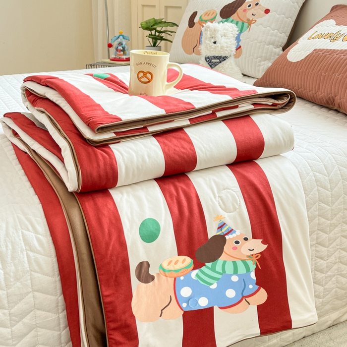 91家纺网 家纺一手货源 找家纺 大彩家居 2026新款针织夏被床盖四件套 仲夏马戏团