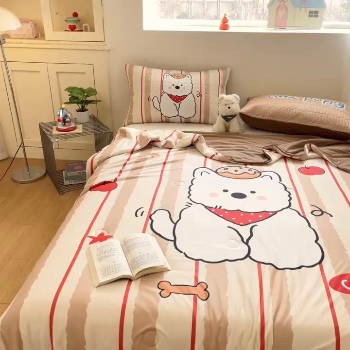 91家纺网 家纺一手货源 找家纺 大彩家居 2026新款针织夏被床盖四件套 燕麦拿铁熊