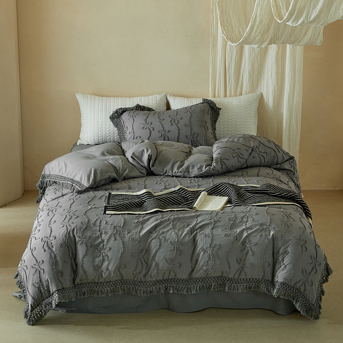 91家纺网 家纺一手货源 找家纺 缘生活 2026春夏新款民宿立体剪花蝴蝶结流苏四件套 剪花竖条纹蝴蝶结流苏深灰