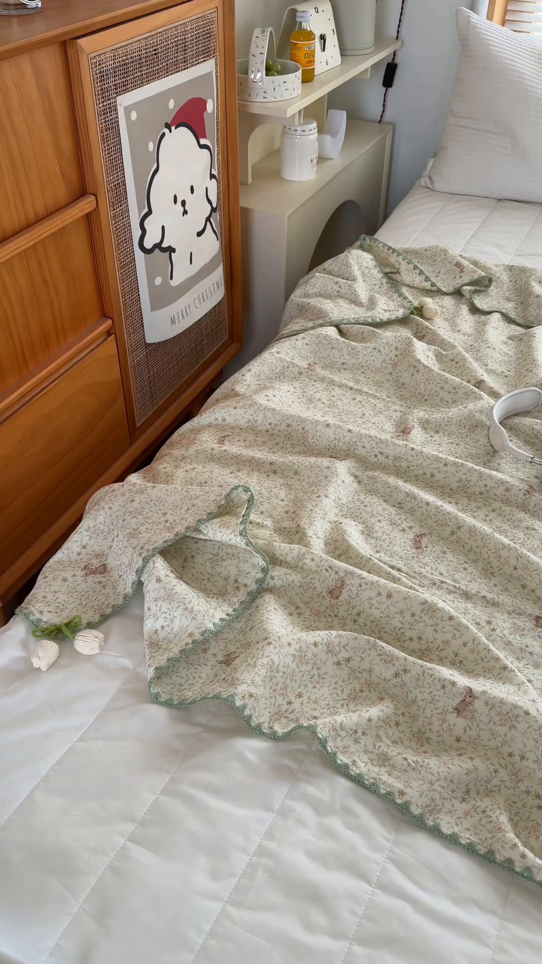 91家纺网 家纺一手货源 找家纺 潮邦创意家居 2026新A类全棉双层纱三角针四角郁金香吊坠盖毯—郁金纱语系列【含A类检测报告】 小灰兔