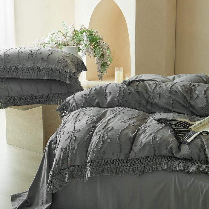 91家纺网 家纺一手货源 找家纺 缘生活 2026春夏新款民宿立体剪花蝴蝶结流苏四件套 剪花竖条纹蝴蝶结流苏深灰