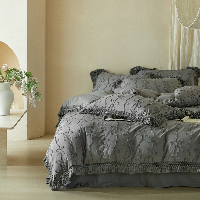 91家纺网 家纺一手货源 找家纺 缘生活 2026春夏新款民宿立体剪花蝴蝶结流苏四件套 剪花竖条纹蝴蝶结流苏深灰