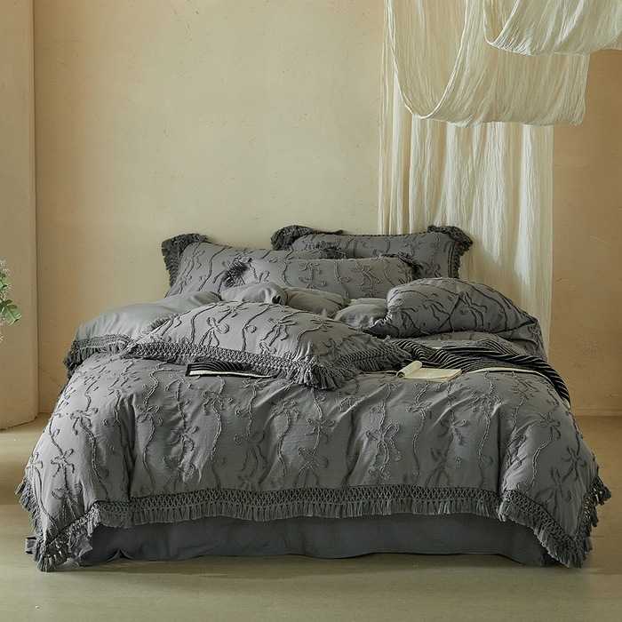 91家纺网 家纺一手货源 找家纺 缘生活 2026春夏新款民宿立体剪花蝴蝶结流苏四件套 剪花竖条纹蝴蝶结流苏深灰