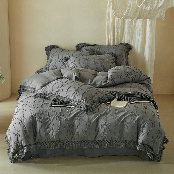 91家纺网 家纺一手货源 找家纺 缘生活 2026春夏新款民宿立体剪花蝴蝶结流苏四件套 剪花竖条纹蝴蝶结流苏深灰