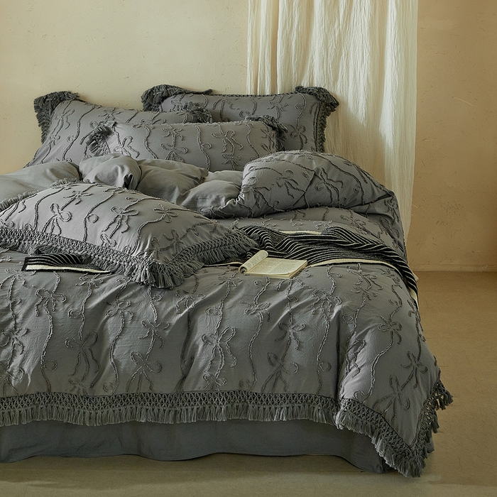 91家纺网 家纺一手货源 找家纺 缘生活 2026春夏新款民宿立体剪花蝴蝶结流苏四件套 剪花竖条纹蝴蝶结流苏深灰