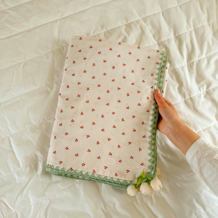 91家纺网 家纺一手货源 找家纺 潮邦创意家居 2026新A类全棉双层纱三角针四角郁金香吊坠盖毯—郁金纱语系列【含A类检测报告】 樱桃圆点