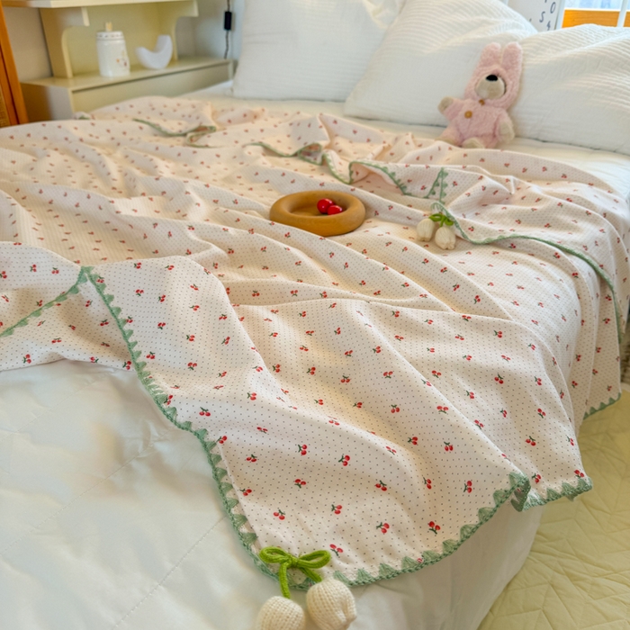 91家纺网 家纺一手货源 找家纺 潮邦创意家居 2026新A类全棉双层纱三角针四角郁金香吊坠盖毯—郁金纱语系列【含A类检测报告】 樱桃圆点