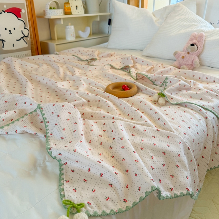 91家纺网 家纺一手货源 找家纺 潮邦创意家居 2026新A类全棉双层纱三角针四角郁金香吊坠盖毯—郁金纱语系列【含A类检测报告】 樱桃圆点