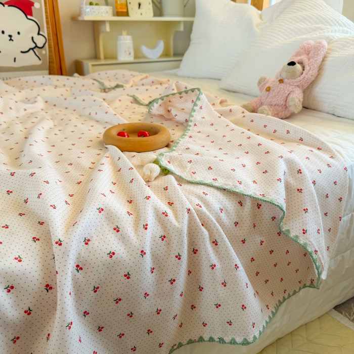 91家纺网 家纺一手货源 找家纺 潮邦创意家居 2026新A类全棉双层纱三角针四角郁金香吊坠盖毯—郁金纱语系列【含A类检测报告】 樱桃圆点