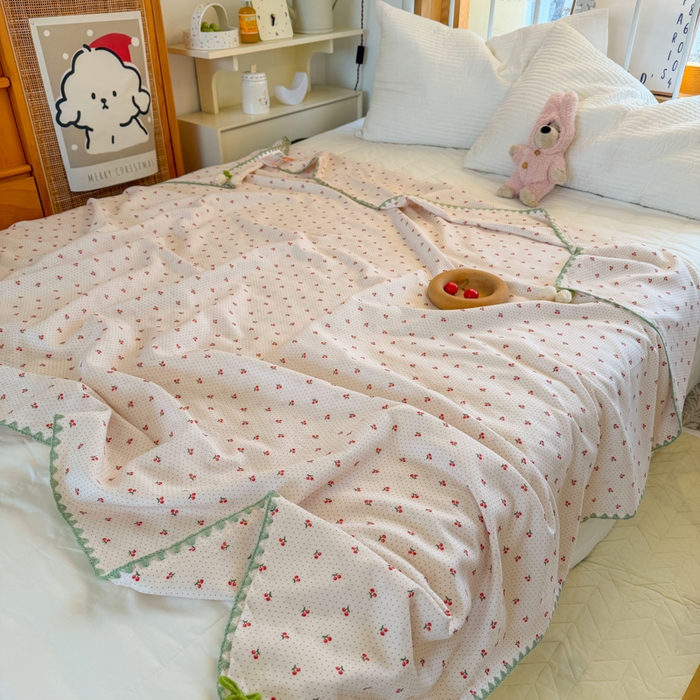 91家纺网 家纺一手货源 找家纺 潮邦创意家居 2026新A类全棉双层纱三角针四角郁金香吊坠盖毯—郁金纱语系列【含A类检测报告】 樱桃圆点