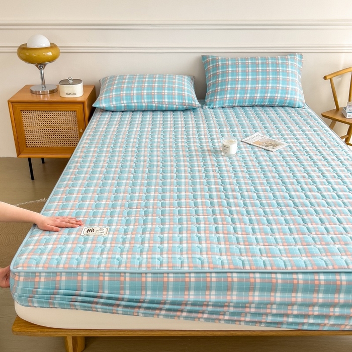 91家纺网 家纺一手货源 找家纺 蕾诺家纺 2026新款色织水洗棉棉花夹棉床笠保护套 青春浅蓝