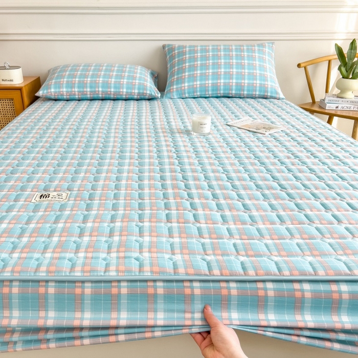 91家纺网 家纺一手货源 找家纺 蕾诺家纺 2026新款色织水洗棉棉花夹棉床笠保护套 青春浅蓝