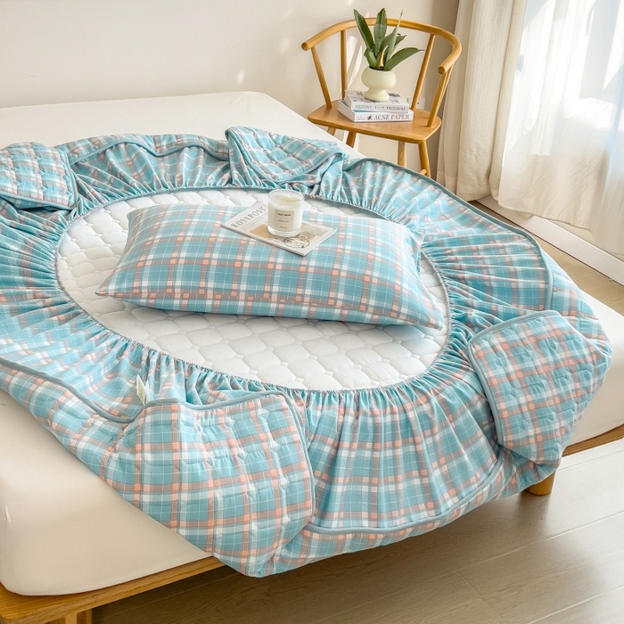 91家纺网 家纺一手货源 找家纺 蕾诺家纺 2026新款色织水洗棉棉花夹棉床笠保护套 青春浅蓝